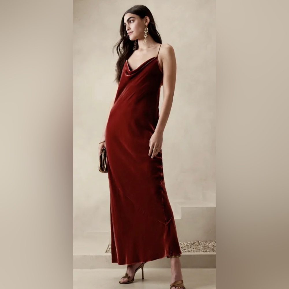 Banana Republic Rita Velvet Maxi Dress •SIZE M•
Brand new with tags